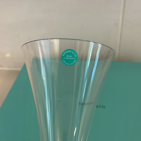 Tiffany and Co Trumpet ONE FLUTE ( quantity 1)
AS IS NO RETURNS - good condition - Picture 2 of 4